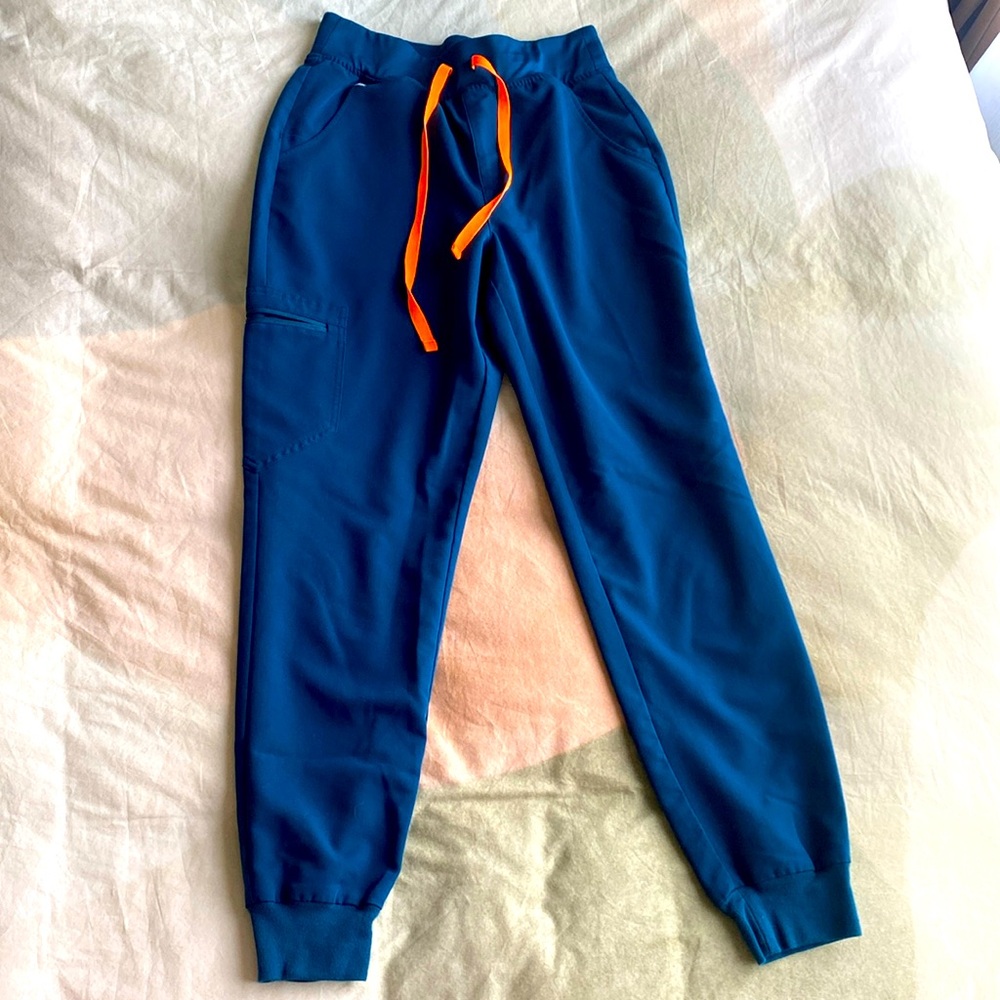 Figs next to new HW Zamora joggers